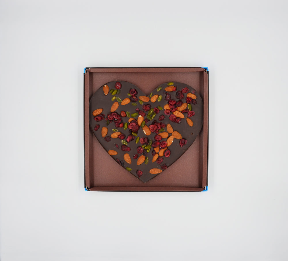 
                  
                    Charger l&amp;#39;image dans la galerie, Coeur Mendiant Chocolat Noir dans coffret
                  
                