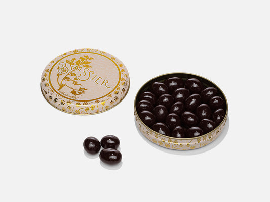Grains de café au chocolat dans boîte métal beige