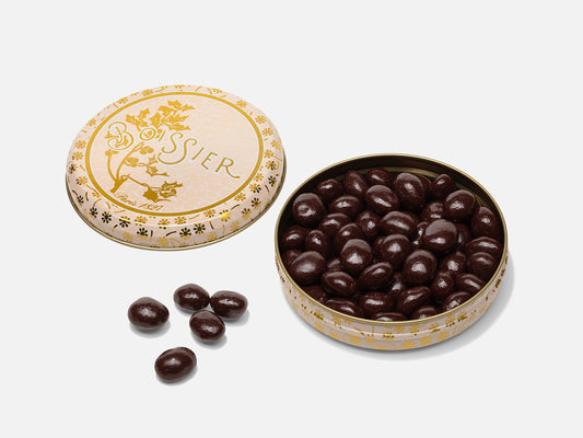 Grains de café de Colombie dans boite métal beige
